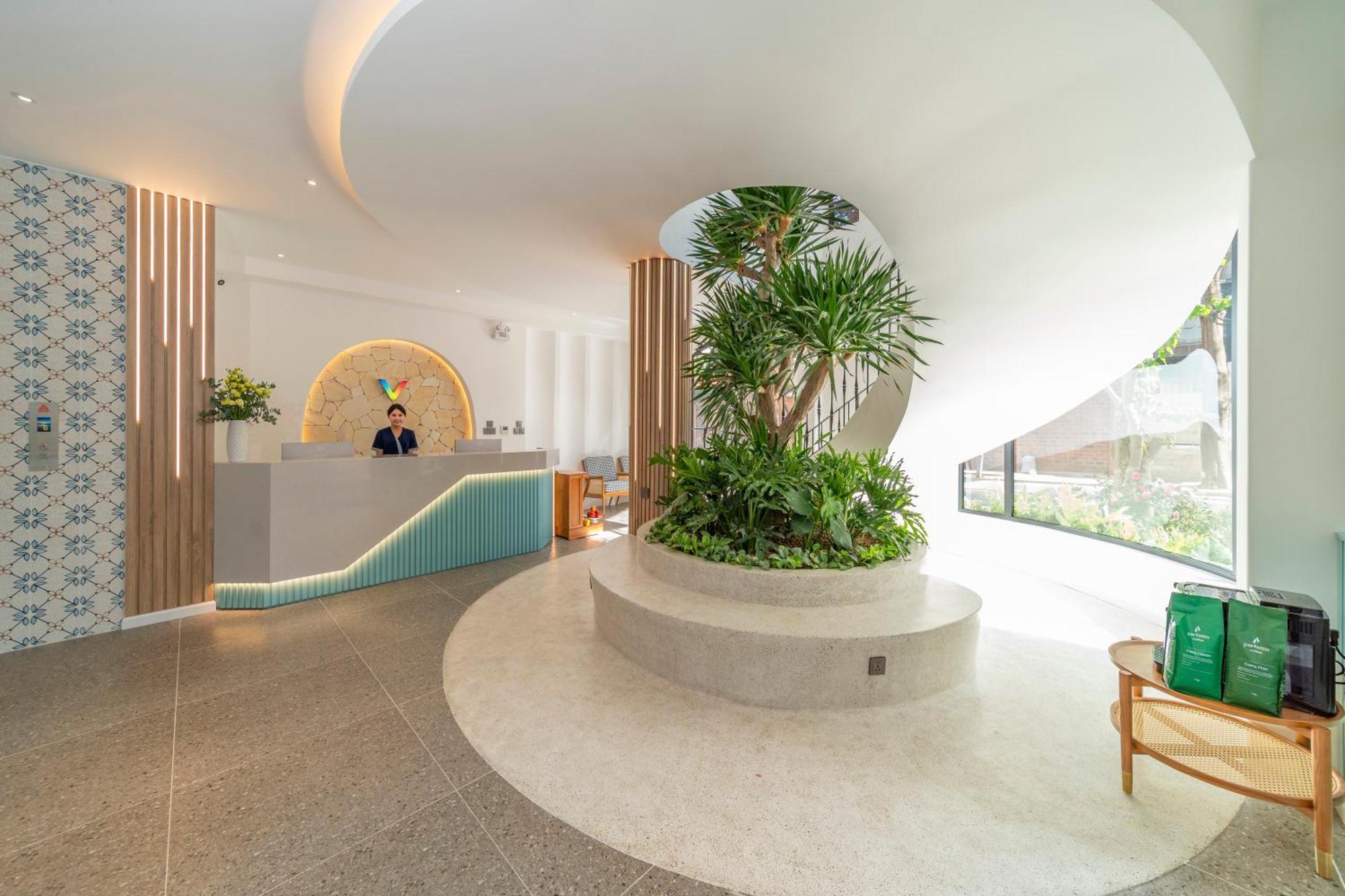 V Boutique - Complimentary Refreshments 4*