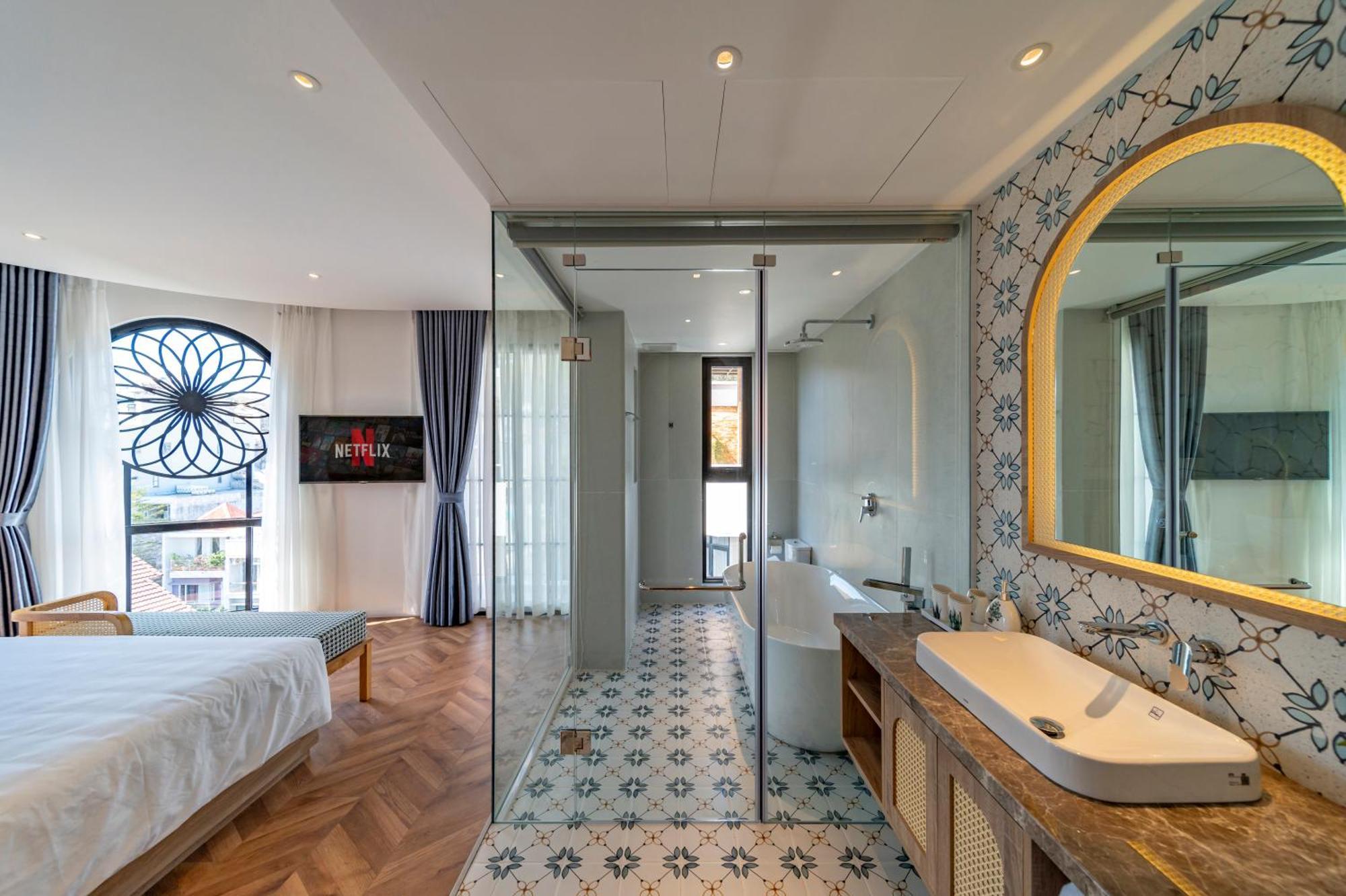 V Boutique - Complimentary Refreshments Hotel 4*